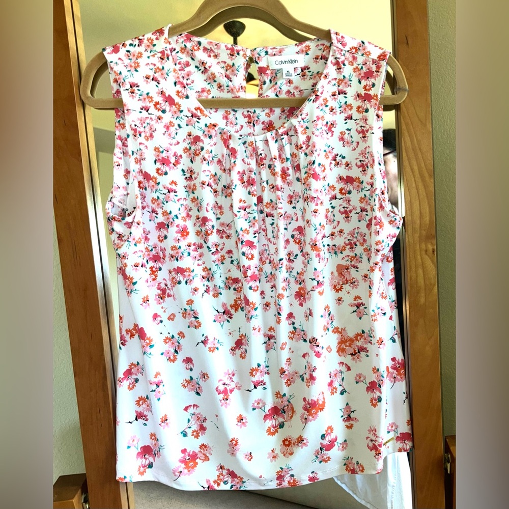 Calvin Klein Women’s XL sleeveless lightweight floral blouse